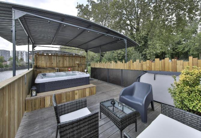 La Peniche De Fabrice Avec Jacuzzi Privatif Apartment Strasbourg Bagian luar foto